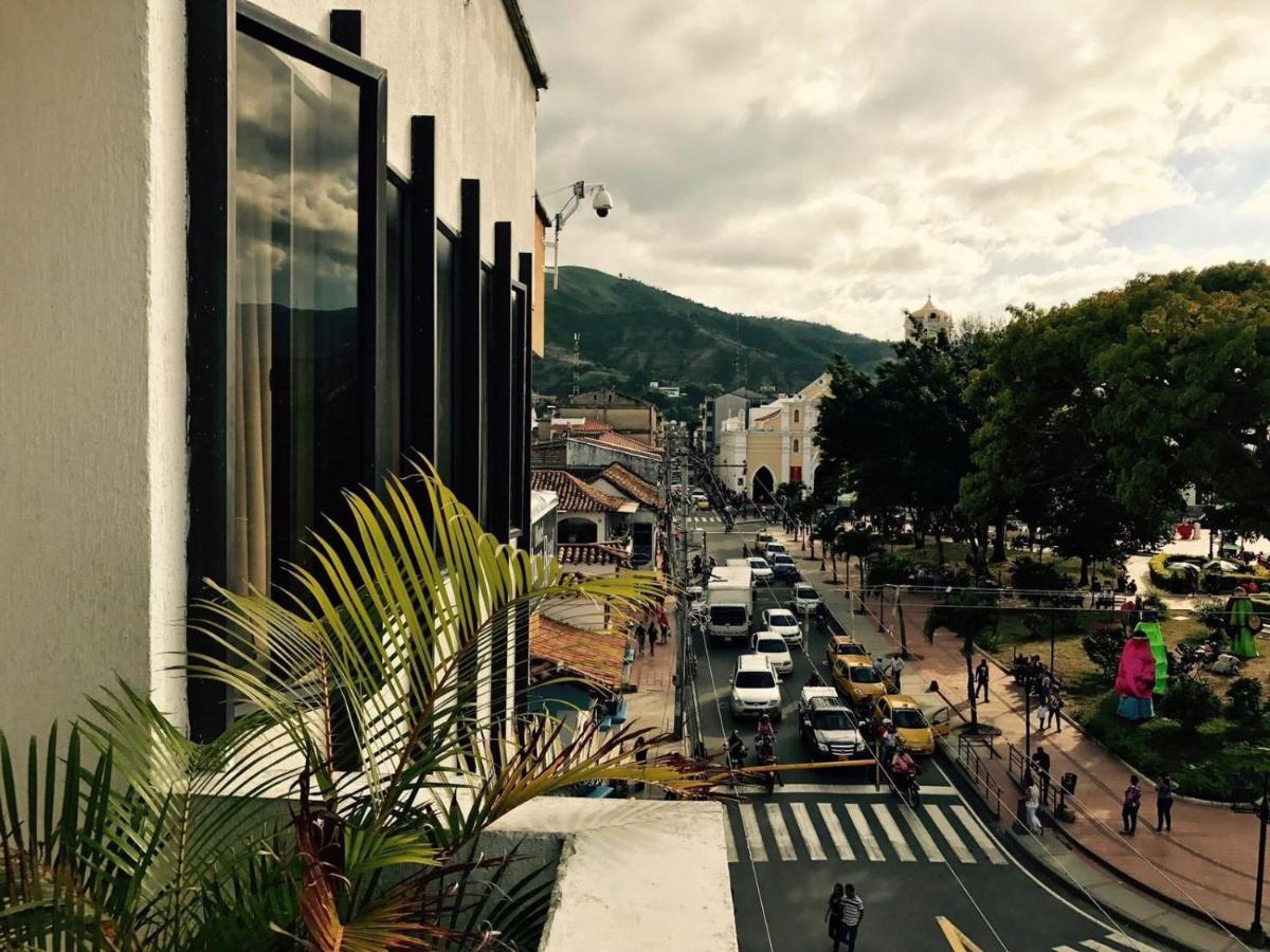 Hotel Plaza Real Ocana Bagian luar foto