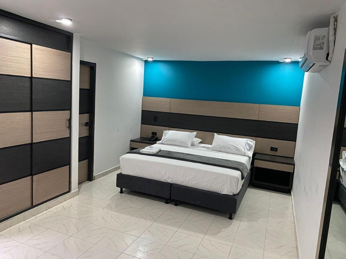 Hotel Plaza Real Ocana Bagian luar foto