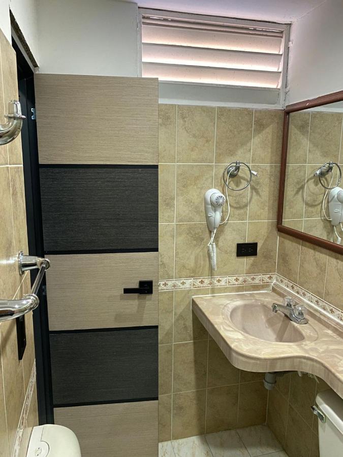 Hotel Plaza Real Ocana Bagian luar foto