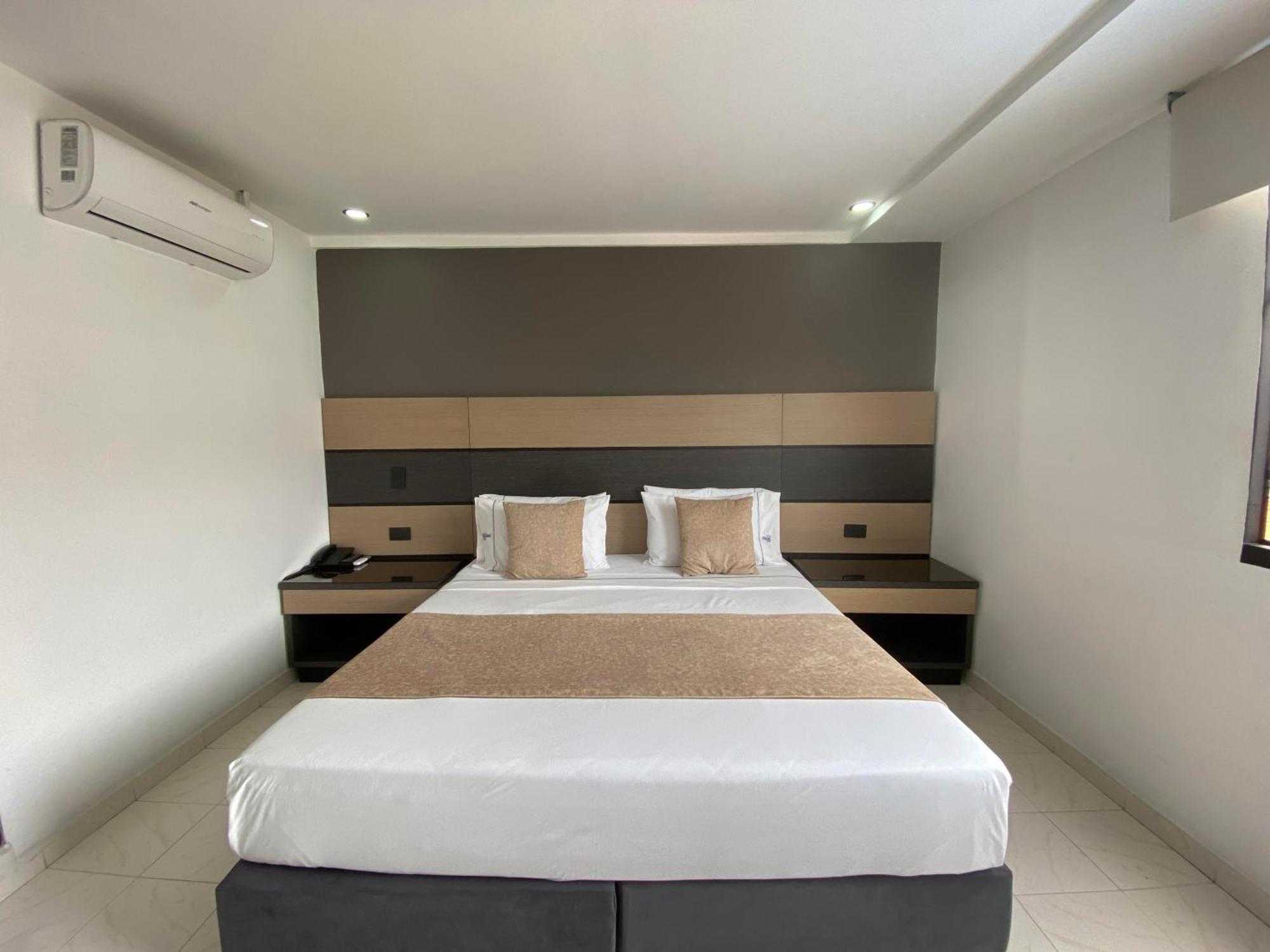 Hotel Plaza Real Ocana Bagian luar foto