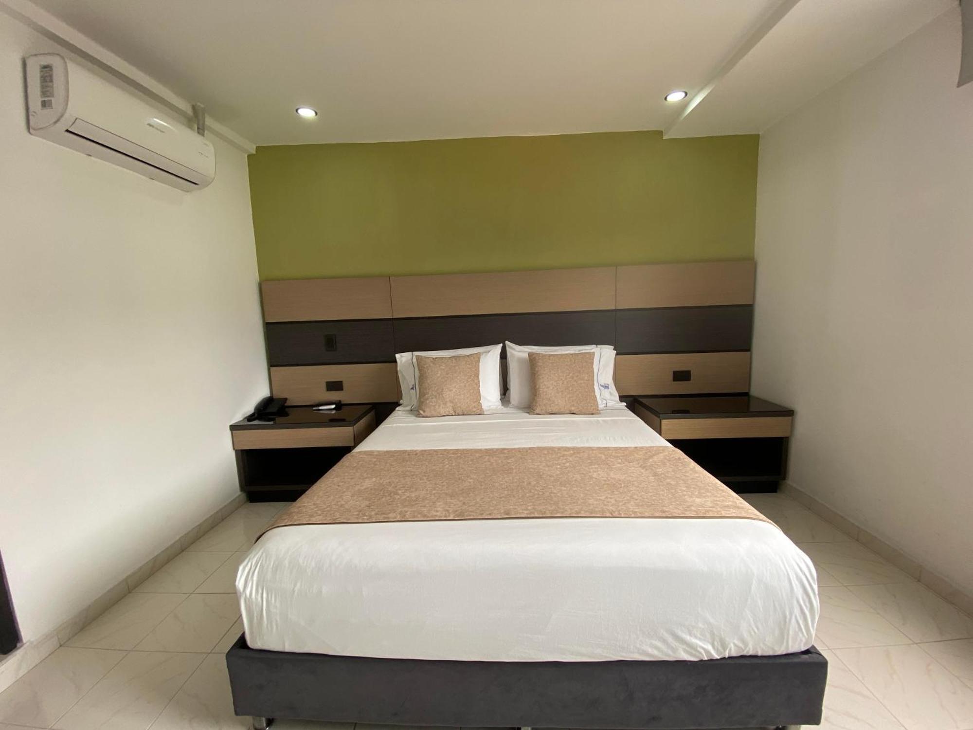 Hotel Plaza Real Ocana Bagian luar foto