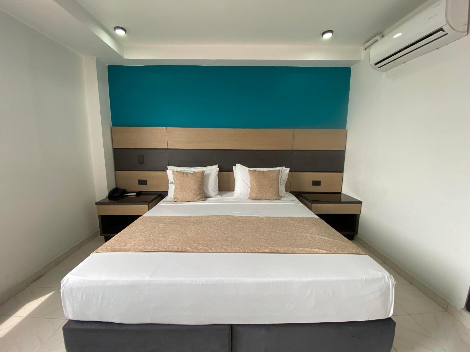 Hotel Plaza Real Ocana Bagian luar foto