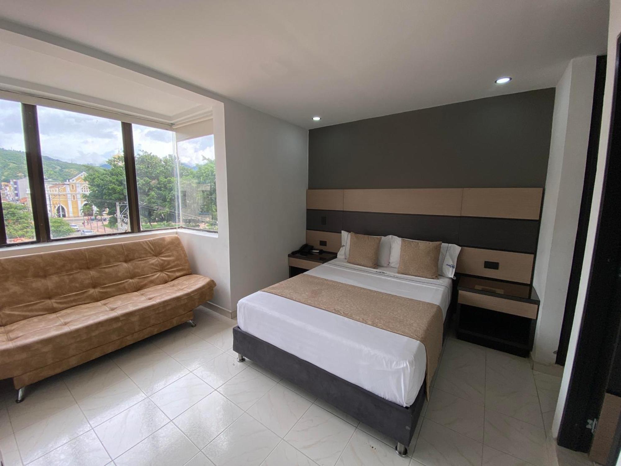 Hotel Plaza Real Ocana Bagian luar foto