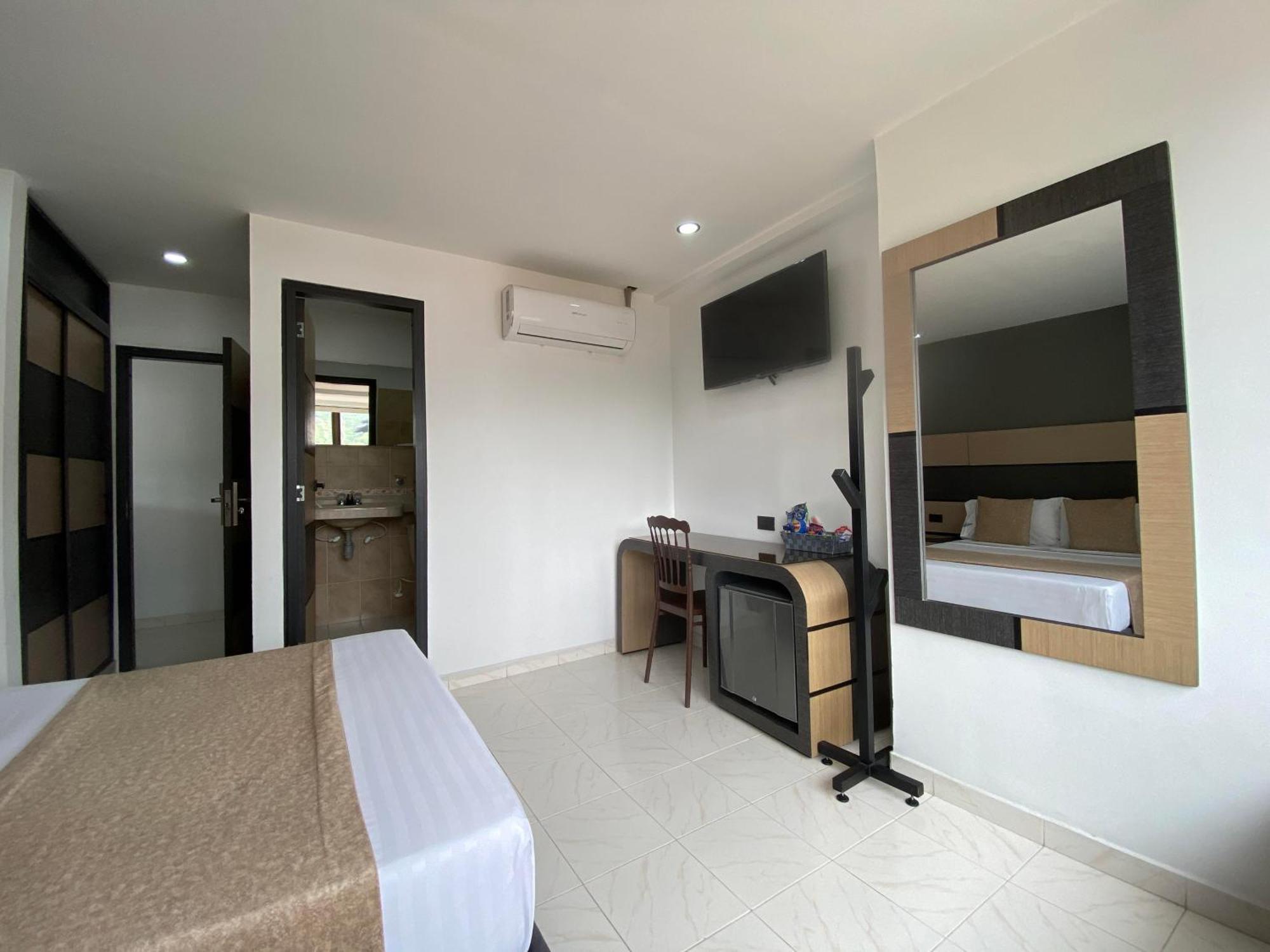 Hotel Plaza Real Ocana Bagian luar foto