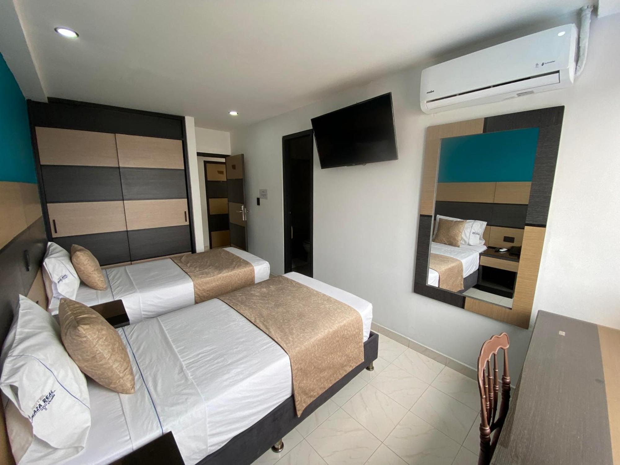 Hotel Plaza Real Ocana Bagian luar foto