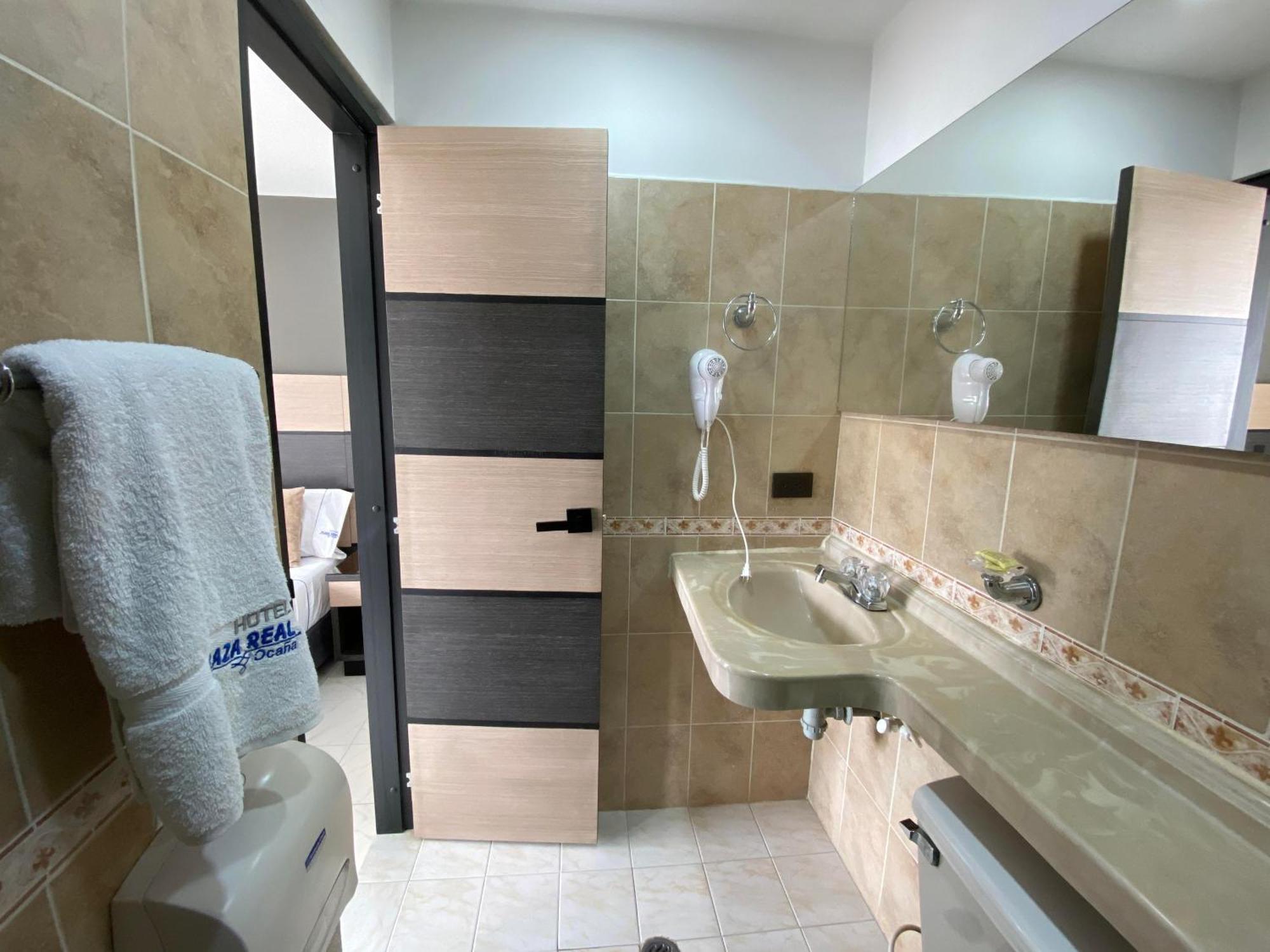 Hotel Plaza Real Ocana Bagian luar foto