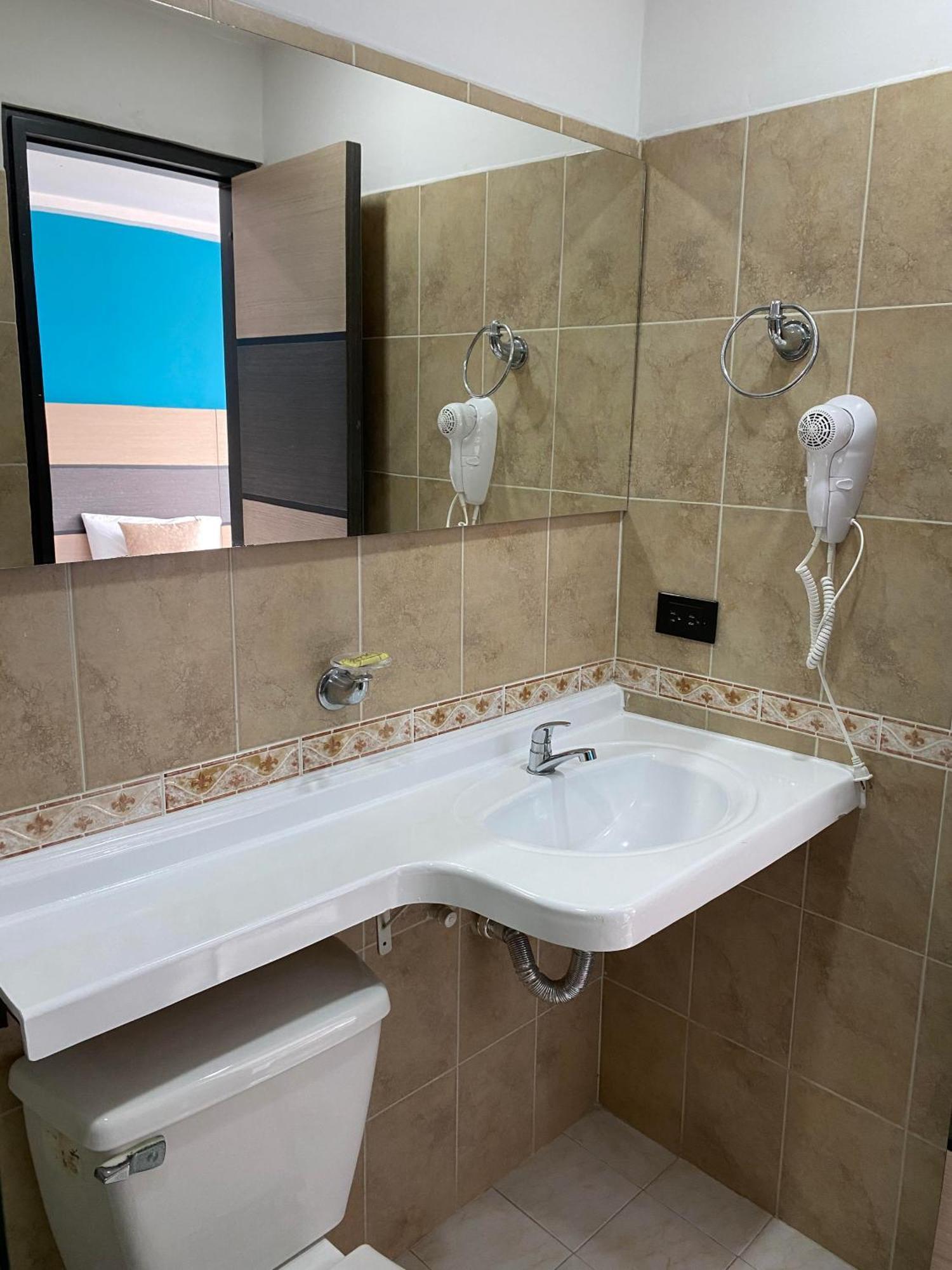 Hotel Plaza Real Ocana Bagian luar foto